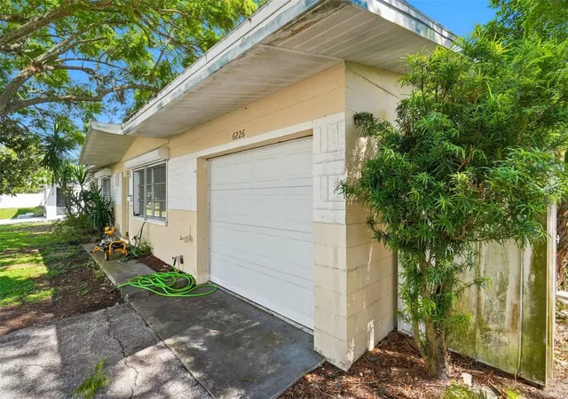 Photo 3 of Single family home for sale at 6226 42nd Avenue N, Saint Petersburg, FL 33709 | MLS# O6449826 | Listing updated on 2026-10-16