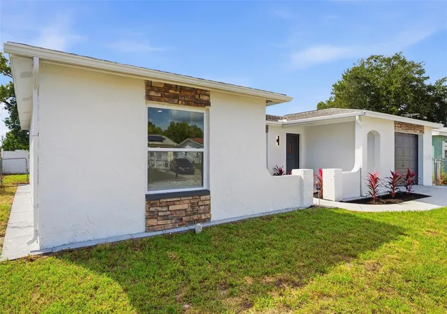 Photo 4 of Single family home for sale at 8428 Paxton Dr, Port Richey, FL 34668 | MLS# W7890311 | Listing updated on 2026-10-18