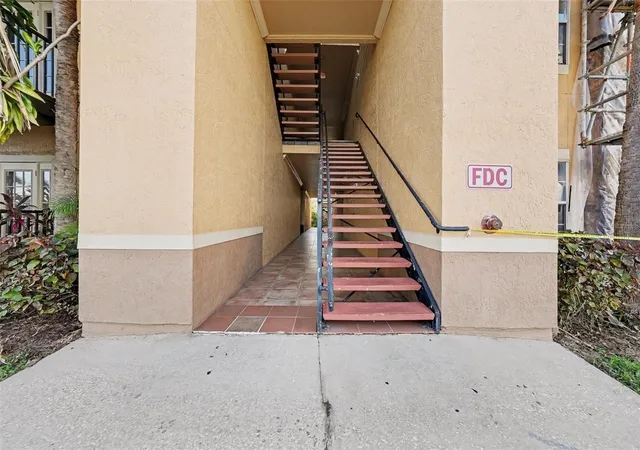 Listing Photo 3 - Condo for sale in building located at 4306 Bayside Vlg Dr, Tampa, FL 33615 - Unit #204