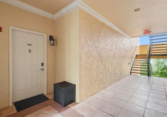 Listing Photo 4 - Condo for sale in building located at 4306 Bayside Vlg Dr, Tampa, FL 33615 - Unit #204
