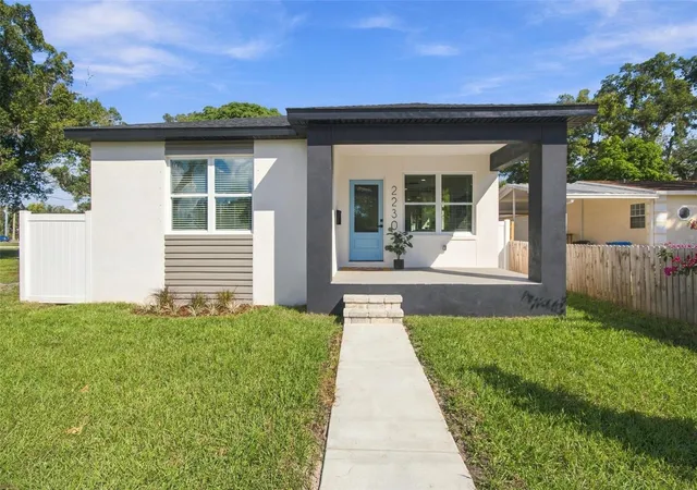 Photo 3 of Single family home for sale at 2230 Kingston St S, Saint Petersburg, FL 33711 | MLS# TB8558032 | Listing updated on 2026-10-22