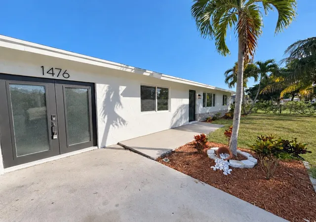 Photo 2 of Single family home for sale at 1476 N Mangonia Dr, West Palm Beach, FL 33401 | MLS# O6449845 | Listing updated on 2026-10-15