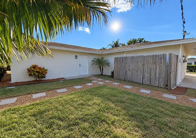 Photo 33 of Single family home for sale at 1476 N Mangonia Dr, WEST PALM BEACH, FL 33401 | MLS# O6449845 | Listing updated on 2026-10-15