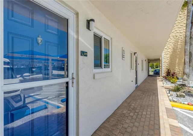 Listing Photo 4 - Condo for sale in building located at 145 N Halifax Ave, Daytona Beach, FL 32118 - Unit #109