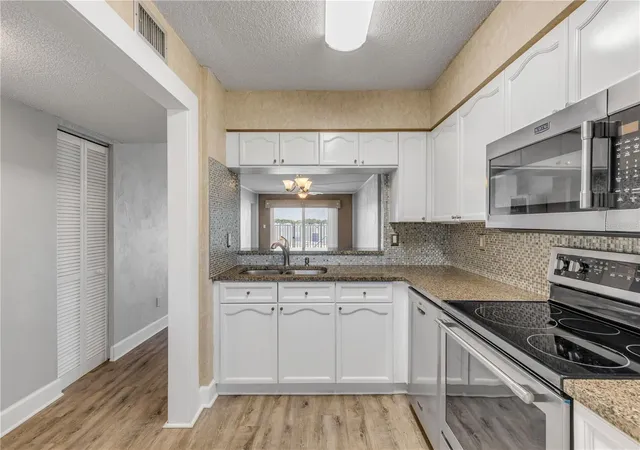 Listing Photo 5 - Condo for sale in building located at 145 N Halifax Ave, Daytona Beach, FL 32118 - Unit #109