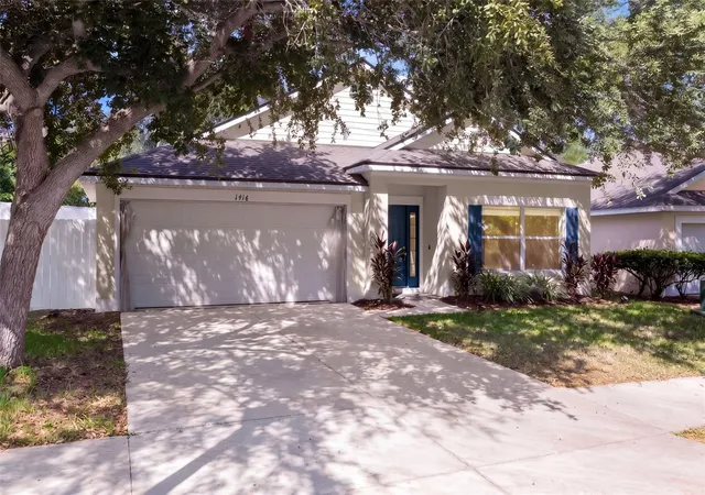 Photo 2 of Single family home for sale at 1416 Longville Cir, Tavares, FL 32778 | MLS# V4951824 | Listing updated on 2026-10-30
