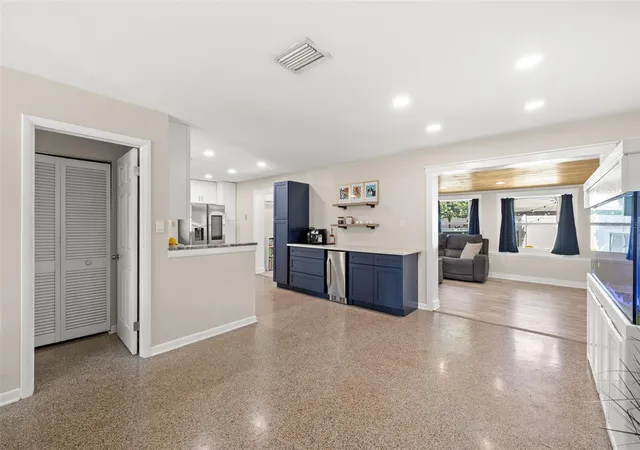 Photo 4 of Single family home for sale at 4601 W Hawthorne Rd, Tampa, FL 33611 | MLS# TB8558046 | Listing updated on 2026-10-22