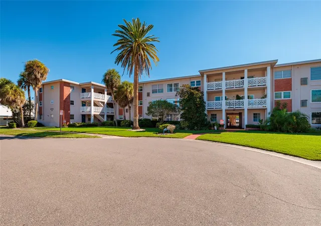 Photo 3 of Condo for sale at 3125 36th Street N #201, Saint Petersburg, FL 33713 | MLS# TB8558047 | Listing updated on 2026-10-20