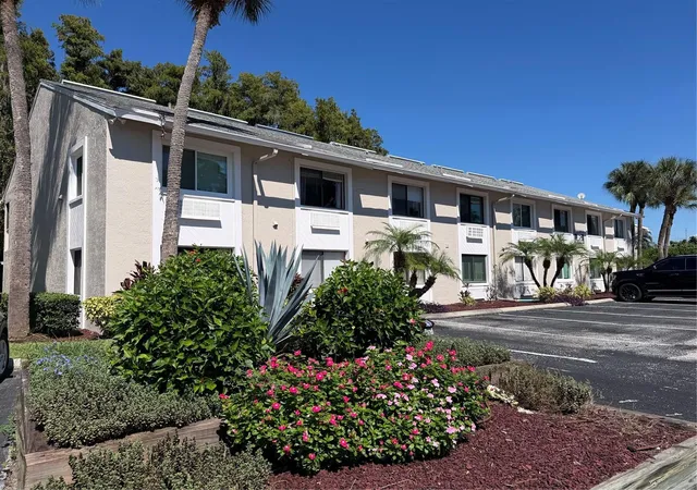Photo 2 of Condo for sale at 20893 Haulover Cvs #5, Lutz, FL 33558 | MLS# W7890314 | Listing updated on 2026-10-15