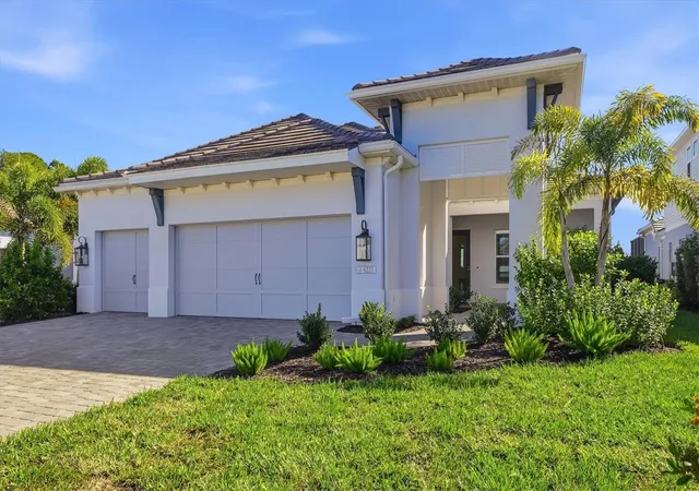 Photo 2 of Single family home for sale at 6233 Isla Del Ray Ave, Sarasota, FL 34240 | MLS# A4709578 | Listing updated on 2026-10-24
