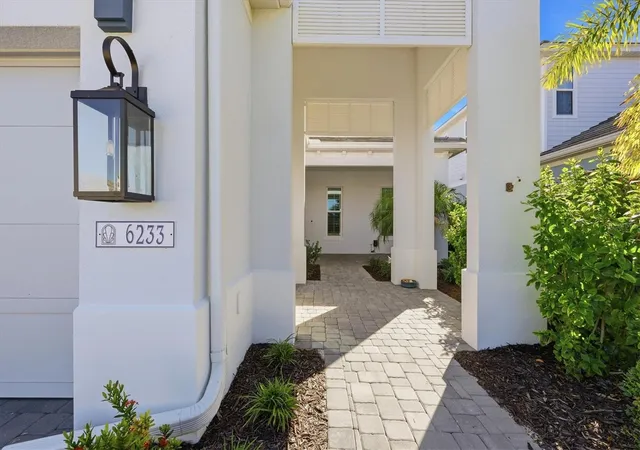 Photo 3 of Single family home for sale at 6233 Isla Del Ray Ave, Sarasota, FL 34240 | MLS# A4709578 | Listing updated on 2026-10-24