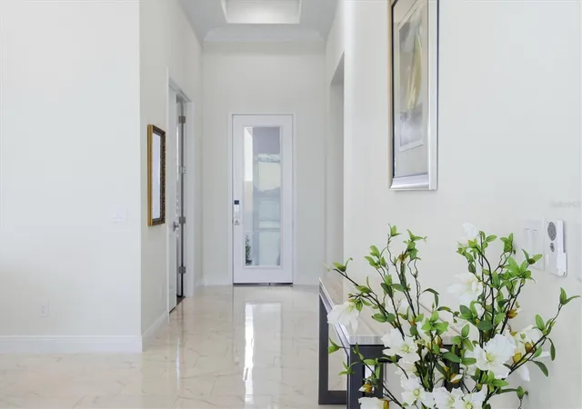 Photo 4 of Single family home for sale at 6233 Isla Del Ray Ave, Sarasota, FL 34240 | MLS# A4709578 | Listing updated on 2026-10-24