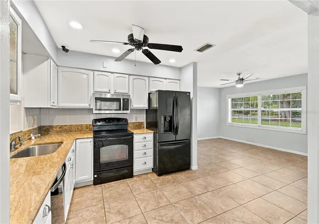 Photo 4 of Single family home for sale at 1215 Lakeshore Blvd, Kissimmee, FL 34744 | MLS# S5159514 | Listing updated on 2026-10-23