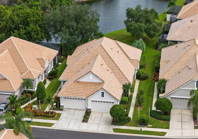 Single family home for sale at 6937 Woodmore Ter, LAKEWOOD RANCH, FL 34202 | MLS# A4709581