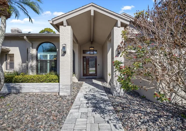 Photo 4 of Single family home for sale at 10 Windrush Ct, Oldsmar, FL 34677 | MLS# TB8558083 | Listing updated on 2026-10-27
