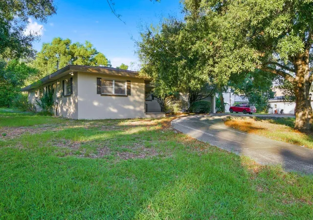 Photo 1 of Single family home for sale at 10 Birdie Ln, Palm Harbor, FL 34683 | MLS# TB8558093 | Listing updated on 2026-10-28