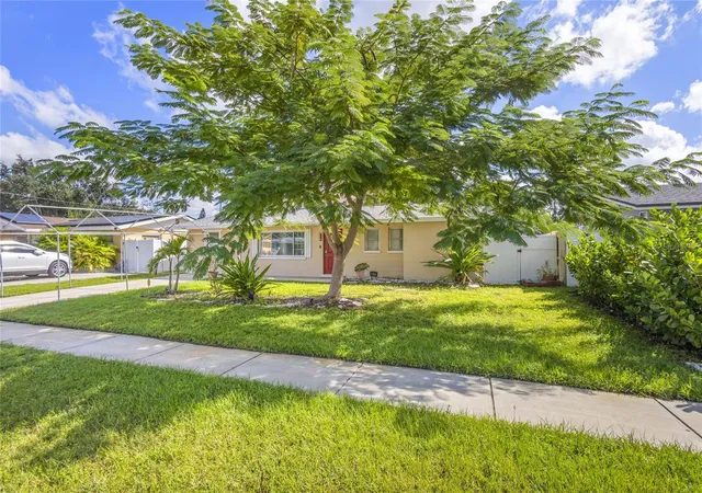 Photo 1 of Single family home for sale at 3579 Bali Dr, Sarasota, FL 34232 | MLS# A4709594 | Listing updated on 2026-10-30
