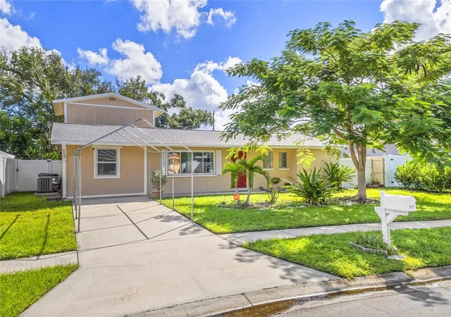 Photo 2 of Single family home for sale at 3579 Bali Dr, Sarasota, FL 34232 | MLS# A4709594 | Listing updated on 2026-10-30