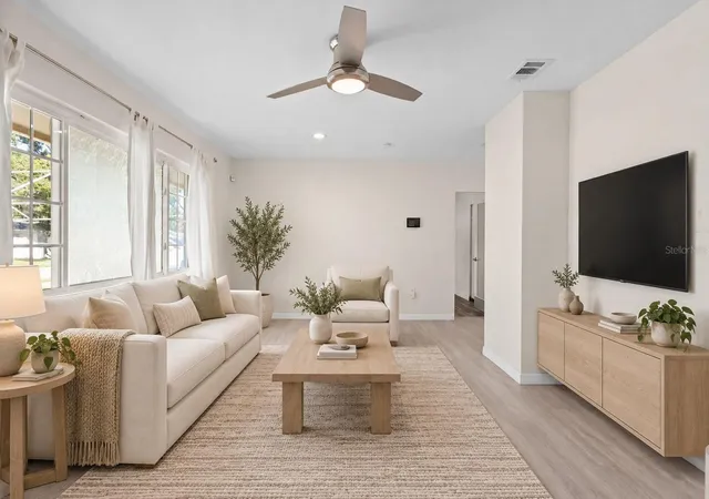 Photo 4 of Single family home for sale at 3579 Bali Dr, Sarasota, FL 34232 | MLS# A4709594 | Listing updated on 2026-10-30