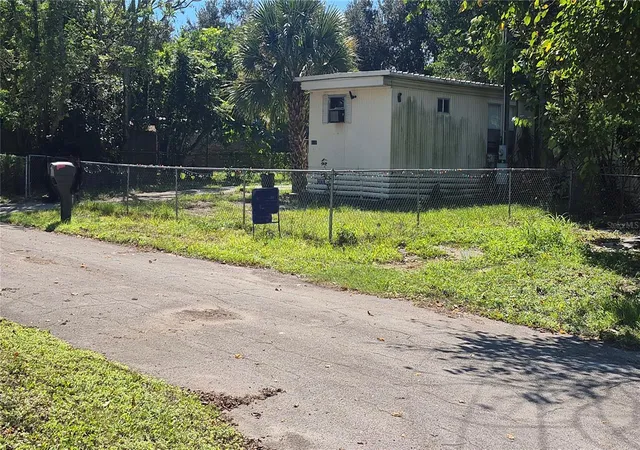 Photo 3 of Manufactured home for sale at 11221 Rampart Ln, Port Richey, FL 34668 | MLS# TB8558109 | Listing updated on 2026-10-15