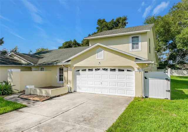Photo 2 of Single family home for sale at 8805 Courtyard Ln, Groveland, FL 34736 | MLS# L4965786 | Listing updated on 2026-10-17