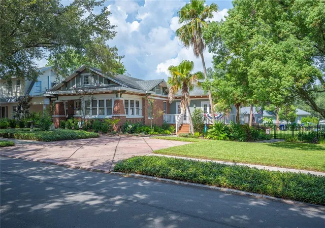 Photo 2 of Single family home for sale at 1807 Pawnee Trl, Lakeland, FL 33803 | MLS# L4965788 | Listing updated on 2026-10-20