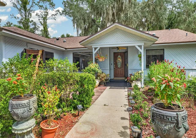 Single family home for sale at 657 SE 2nd Avenue, MELROSE, FL 32666 | MLS# GC544180