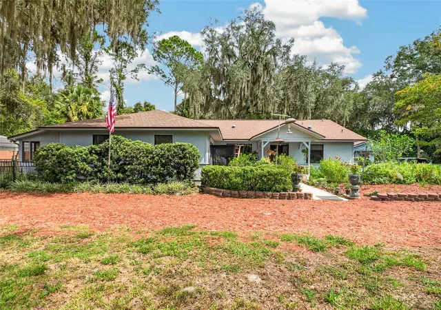 Photo 2 of Single family home for sale at 657 SE 2nd Avenue, Melrose, FL 32666 | MLS# GC544180 | Listing updated on 2026-10-15