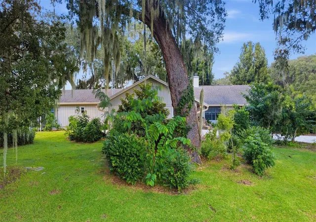 Photo 4 of Single family home for sale at 41520 Charm Lake Dr, Umatilla, FL 32784 | MLS# O6449945 | Listing updated on 2026-10-20