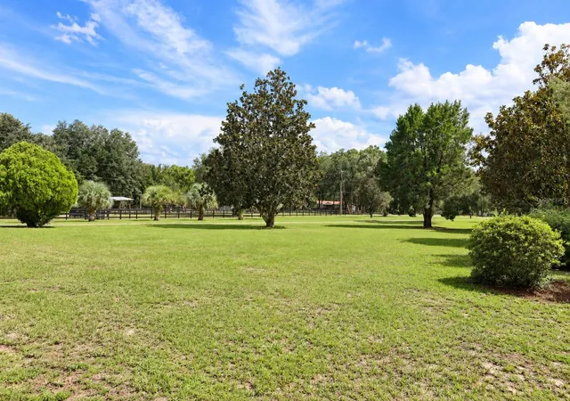 Photo 3 of Single family home for sale at 15121 Se 175th Street, Weirsdale, FL 32195 | MLS# O6449953 | Listing updated on 2026-10-21