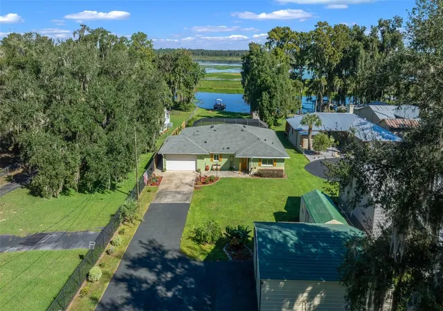 Single family home for sale at 5911 W Riverbend Rd, Dunnellon, FL 34433 | MLS# OM734047 | Listing updated on 2026-10-17