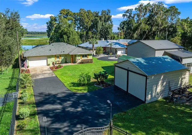Photo 1 of Single family home for sale at 5911 W Riverbend Rd, Dunnellon, FL 34433 | MLS# OM734047 | Listing updated on 2026-10-17