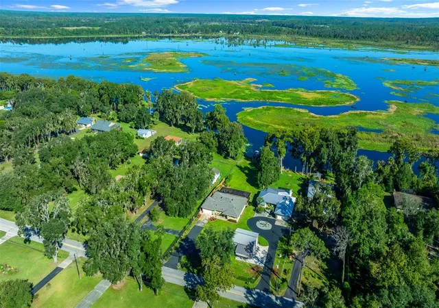 Photo 4 of Single family home for sale at 5911 W Riverbend Rd, Dunnellon, FL 34433 | MLS# OM734047 | Listing updated on 2026-10-17
