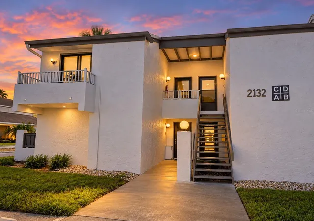 Photo 1 of Condo for sale at 2132 Lakewood Clb Dr S #8B, Saint Petersburg, FL 33712 | MLS# L4965790 | Listing updated on 2026-10-17