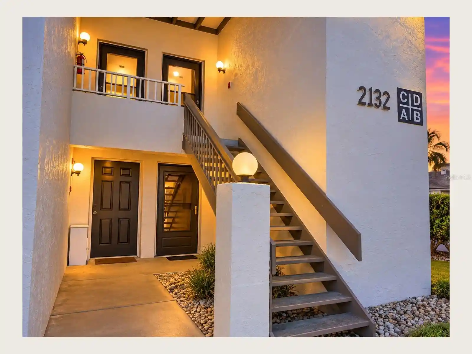 Listing Photo 2 - Condo for sale in 2132 Lakewood Clb Dr S located at 2132 Lakewood Clb Dr S, ST PETERSBURG, FL 33712 - Unit #8B