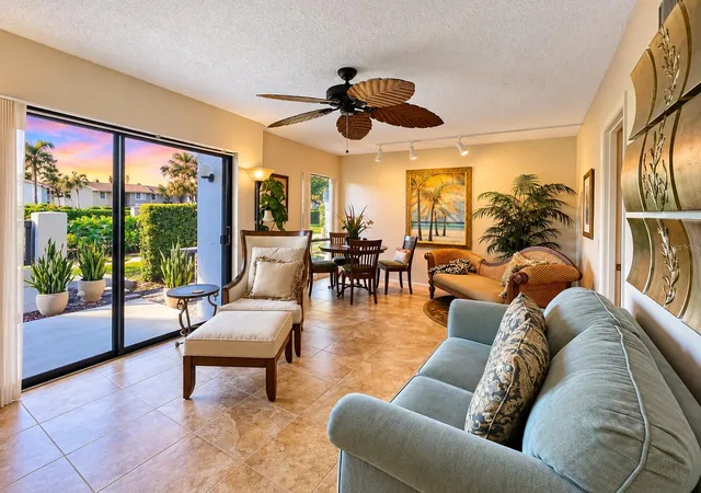 Photo 3 of Condo for sale at 2132 Lakewood Clb Dr S #8B, Saint Petersburg, FL 33712 | MLS# L4965790 | Listing updated on 2026-10-17