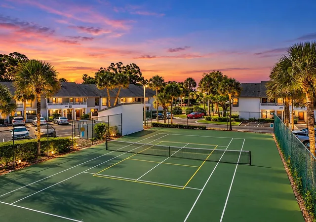 Listing Photo 4 - Condo for sale in building located at 2132 Lakewood Clb Dr S, ST PETERSBURG, FL 33712 - Unit #8B