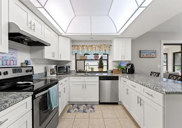 Photo 4 of House for sale at 3004 Vivienda Dr, Bradenton, FL 34207 | MLS# A4709619 | Listing updated on 2026-10-22