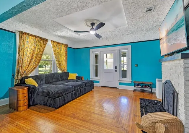 Photo 4 of Single family home for sale at 1633 E Elm Rd, Lakeland, FL 33801 | MLS# L4965793 | Listing updated on 2026-10-23