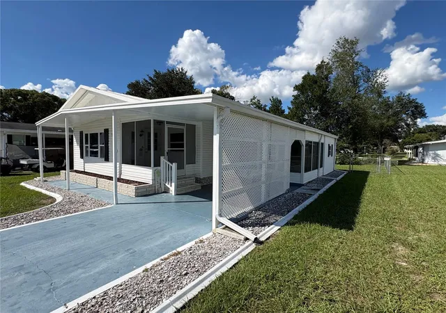 Photo 3 of Manufactured home for sale at 7507 Dinsmore St, Brooksville, FL 34613 | MLS# W7890326 | Listing updated on 2026-10-15