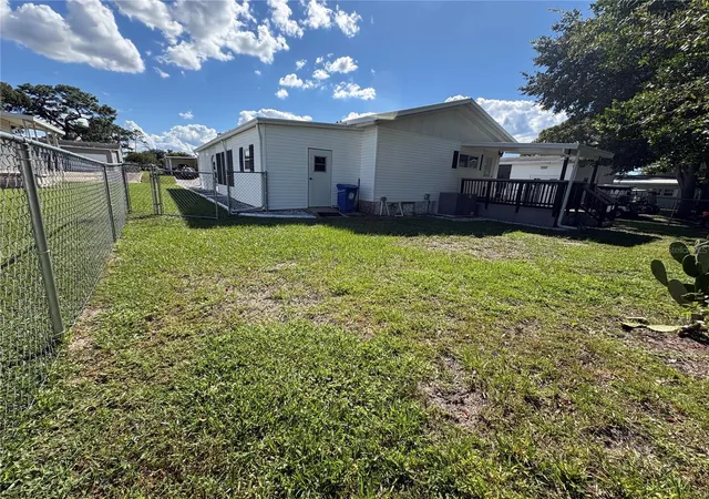 Photo 3 of Manufactured home for sale at 7507 Dinsmore St, Brooksville, FL 34613 | MLS# W7890326 | Listing updated on 2026-10-15