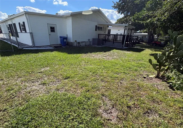 Photo 4 of Manufactured home for sale at 7507 Dinsmore St, Brooksville, FL 34613 | MLS# W7890326 | Listing updated on 2026-10-15