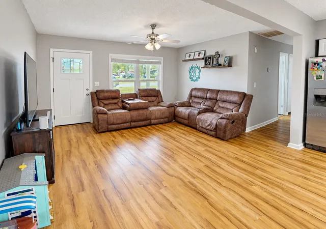 Photo 3 of Single family home for sale at 4414 Faye Cir E, Lakeland, FL 33813 | MLS# TB8558221 | Listing updated on 2026-10-29