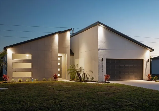 Single family home for sale at 24399 SW Kingsway Cir, Lake Suzy, FL 34269 | MLS# O6449990