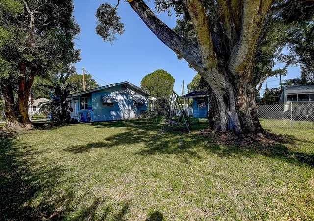Photo 2 of Single family home for sale at 498 Stremma Rd, Largo, FL 33770 | MLS# TB8558222 | Listing updated on 2026-10-22