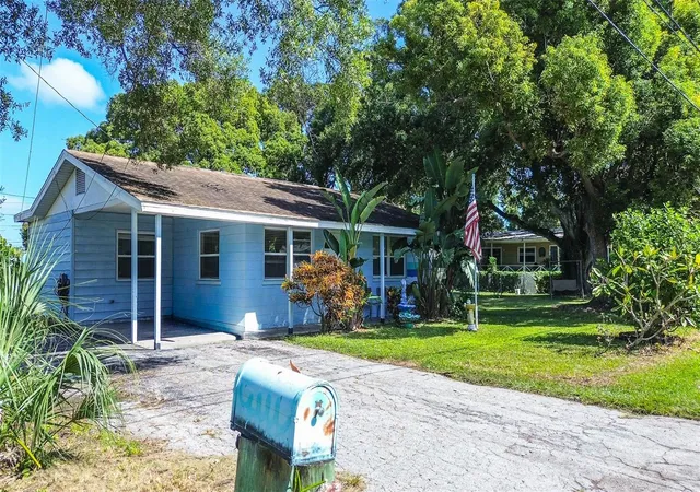 Photo 3 of Single family home for sale at 498 Stremma Rd, Largo, FL 33770 | MLS# TB8558222 | Listing updated on 2026-10-22