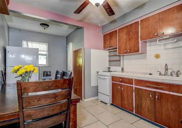 Photo 4 of Single family home for sale at 498 Stremma Rd, Largo, FL 33770 | MLS# TB8558222 | Listing updated on 2026-10-22
