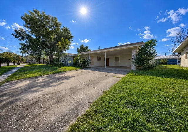 Photo 2 of Single family home for sale at 4314 Derbyshire Ln, Orlando, FL 32812 | MLS# O6449997 | Listing updated on 2026-10-18