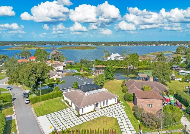 Photo 4 of Single family home for sale at 5031 Saint Denis Ct, Belle Isle, FL 32812 | MLS# O6449998 | Listing updated on 2026-10-27