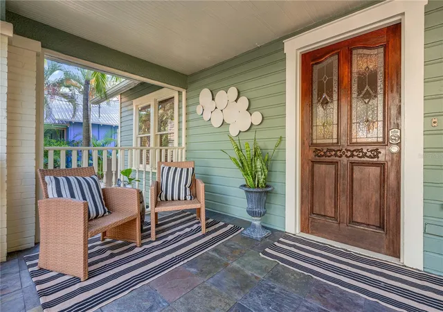Photo 2 of Single family home for sale at 634 Ohio Pl, Sarasota, FL 34236 | MLS# A4709630 | Listing updated on 2026-10-29
